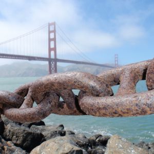Golden Gate Bridge ketting lockdown stephen leonardi unsplash