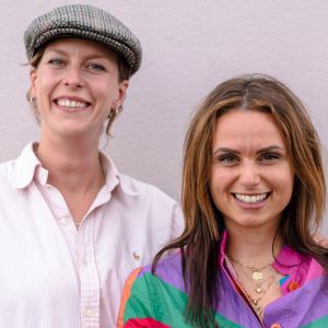 Qommunity freelance crowdfunding kiki calis kim trotz