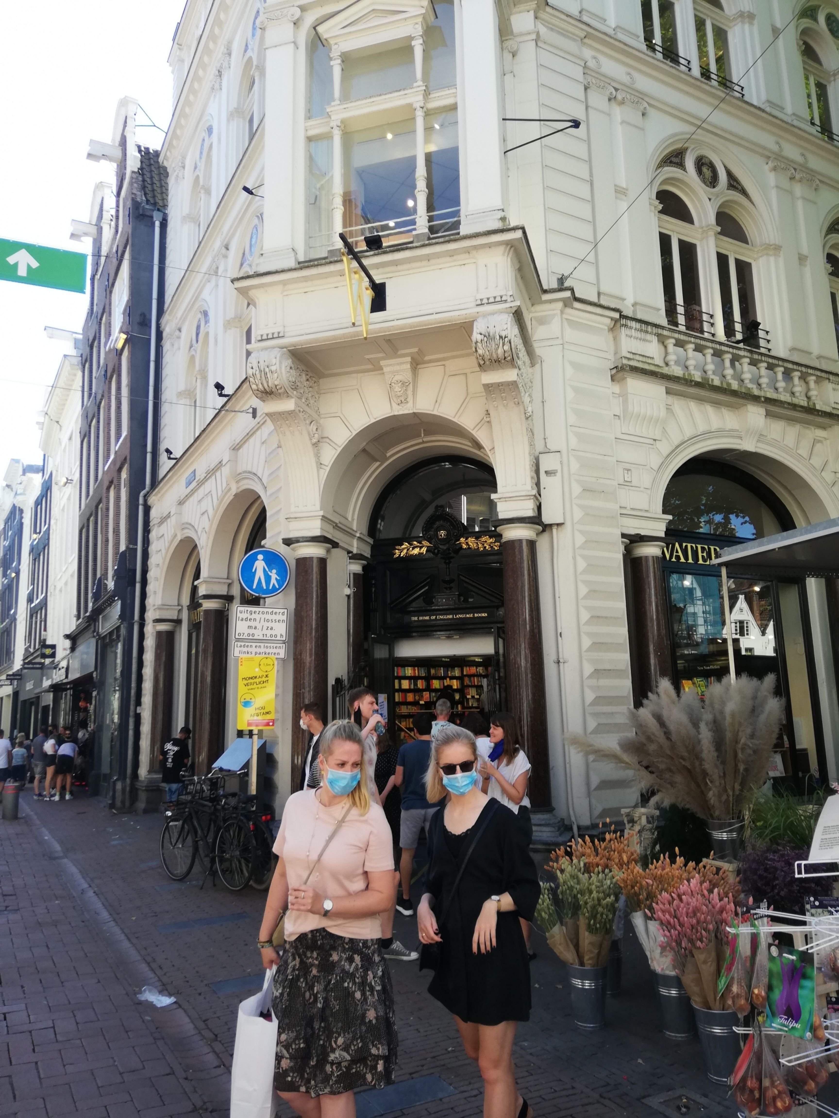 Boekhandel waterstones mondkapjesplicht amsterdam