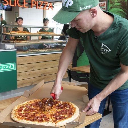 New York Pizza Goes