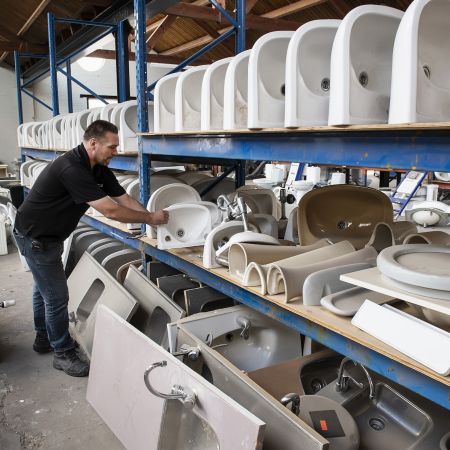 Sloper ondernemer William Vermeulen gebruikt sanitair duurzaam wc pot hergebruik bouwmaterialen