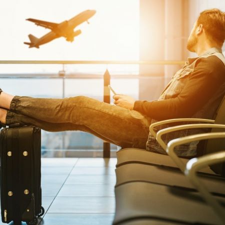 Vakantie vliegen reizen vliegtuig jeshoots unsplash trip
