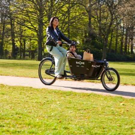 Baqme bakfiets vrouw kind park