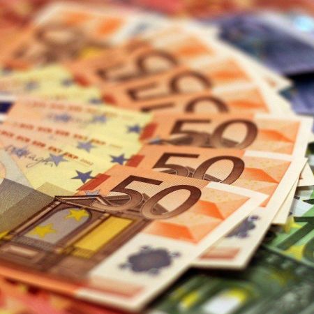 Geld euro bankbiljetten coronacrisis