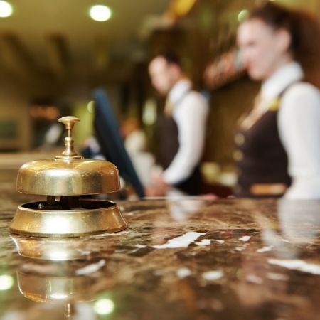 Hotel lobby bel receptie