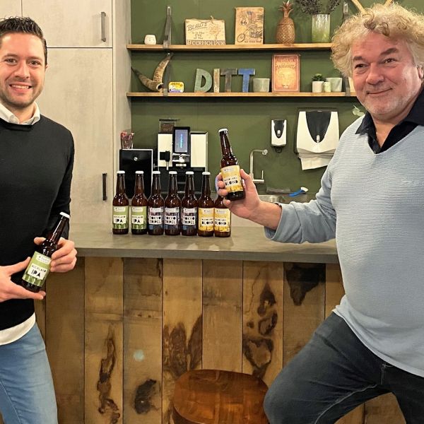 TJ Tom van Apeldoorn reizen uitgeverij bier