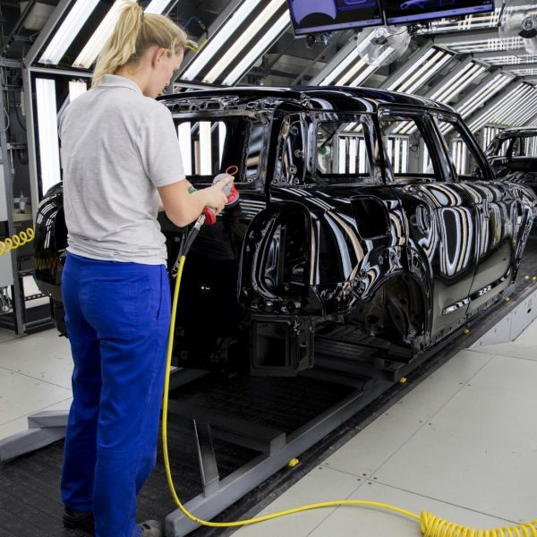 VDL Nedcar Mini Born werknemers