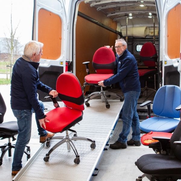 Circulair ondernemen afgedankte treinonderdelen kantoorinrichter opnieuw