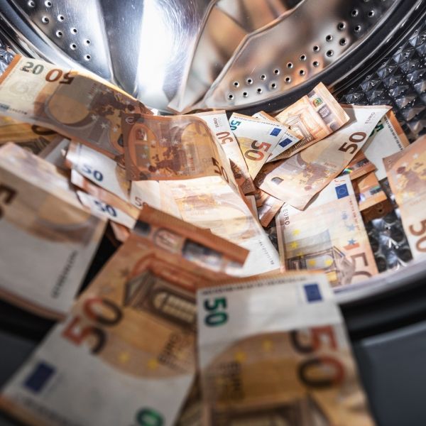 Contant betalen 5000 euro transactiekosten witwassen wasmachine