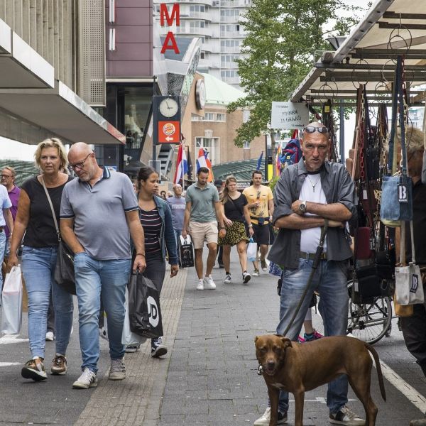 Winkelend publiek hema rotterdam