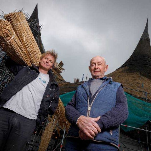 Bep de Gouw r voorzag de ingang van de Efteling 27 jaar geleden van het grootste rieten dak ter wereld