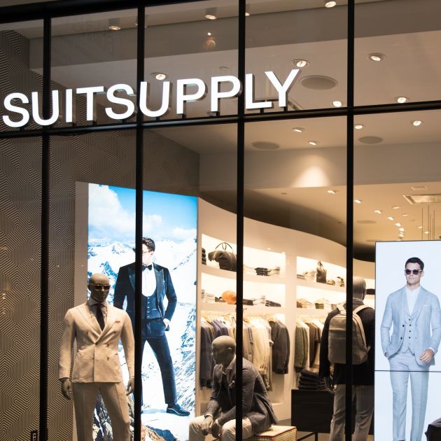 Suit Supply etalage