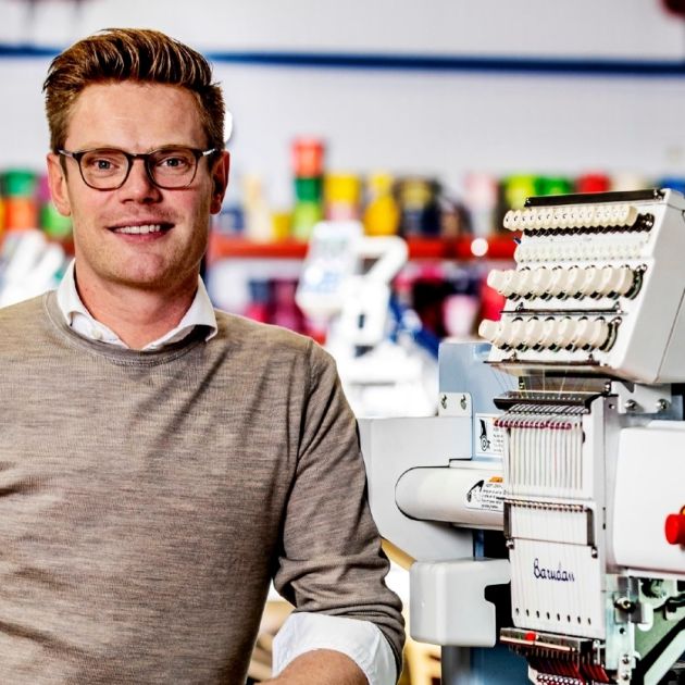 Marco aarnink print com em jong minderheidsbelang