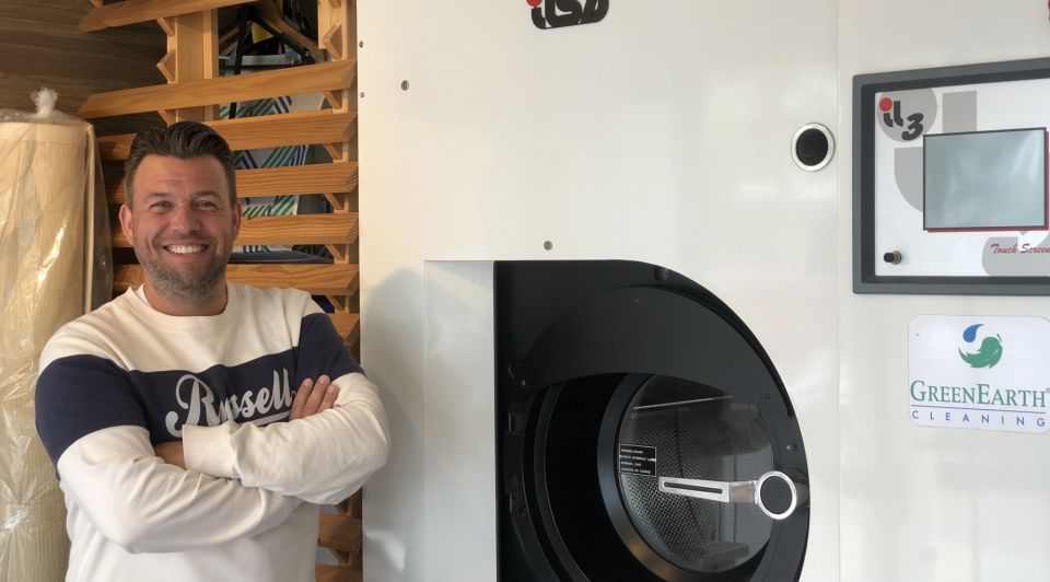 Dennis de Beer in dry cleaning machine geen desinfectiekast