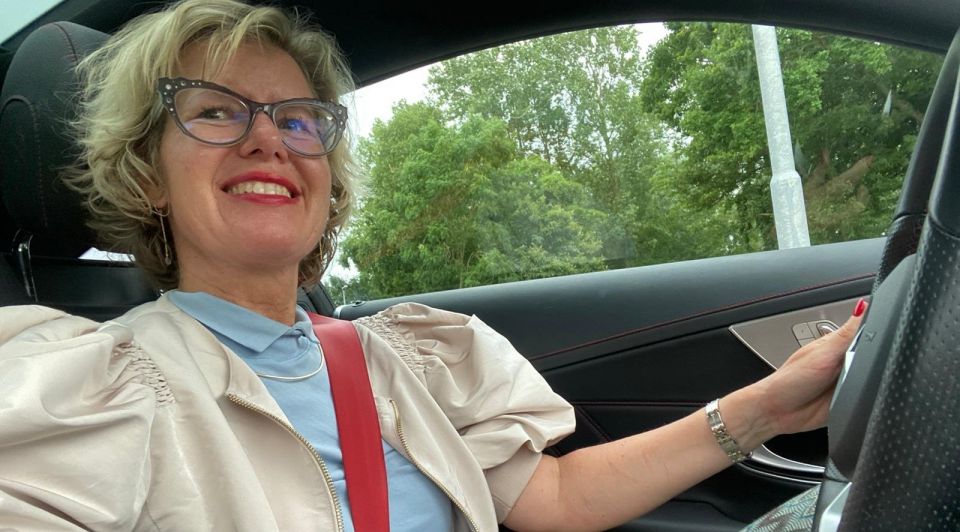 Elske Doets auto liggend