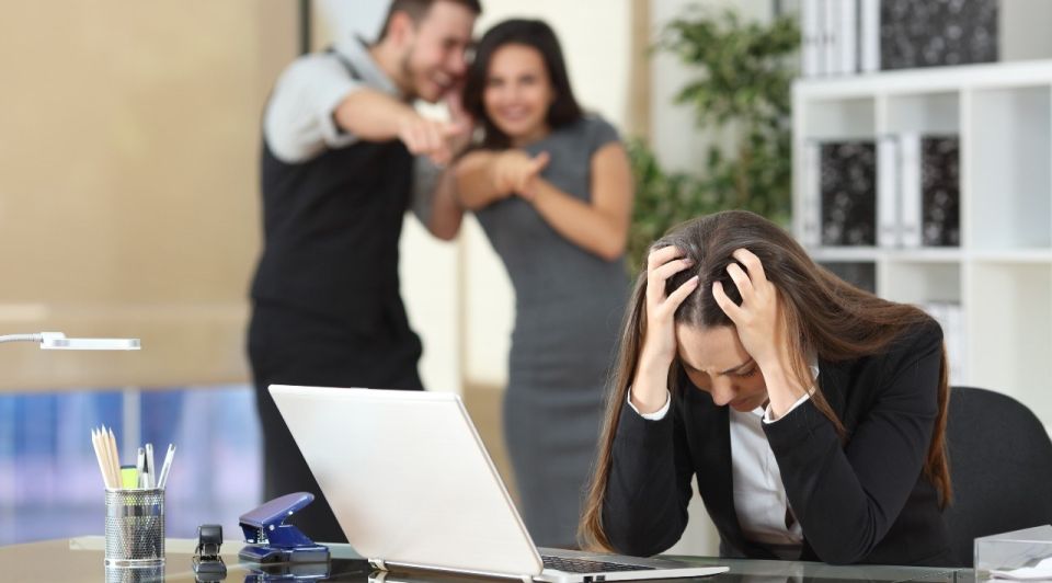 Pesten werkvloer personeel Shutterstock