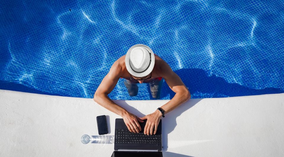 Workation thuiswerken werk vakantie corona crisis
