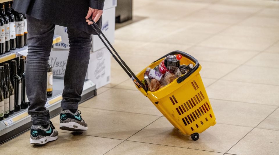 Boodschappen mandje voeten