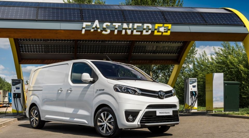 Fastned toyota proace elektrisch opladen bestelwagen