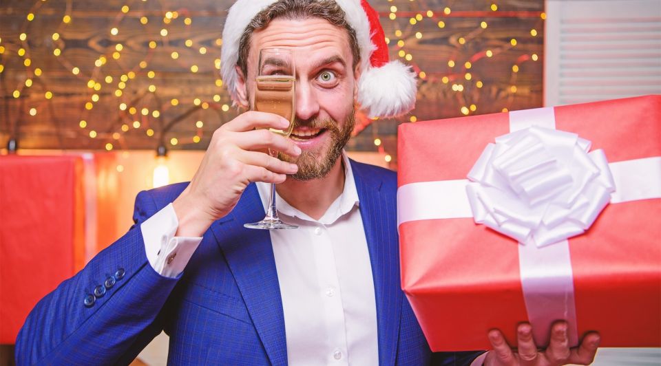 Kerstpakket werkgever uitpakken