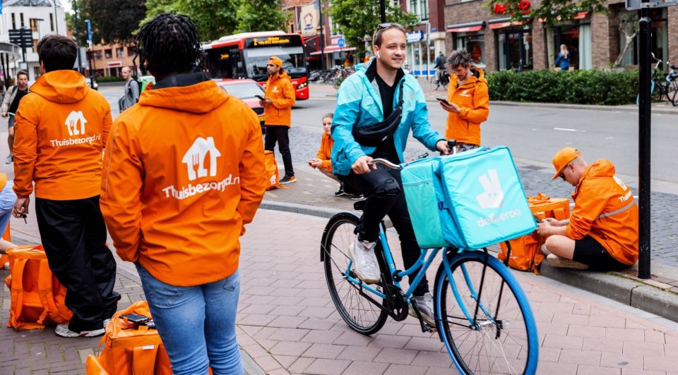 Koeriers mcdonalds tilburg deliveroo