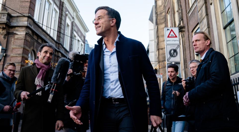 Persconferentie premier mark rutte 3 december omt nieuwe maatregelen code zwart lockdown ctb 2g qr code anderhalvemeter