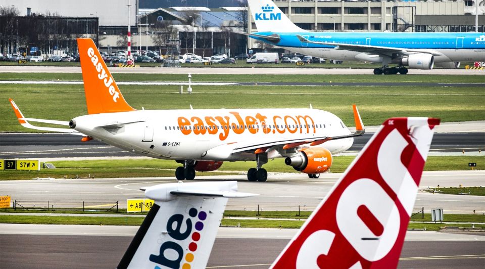 Vakantie vliegen reizen corona