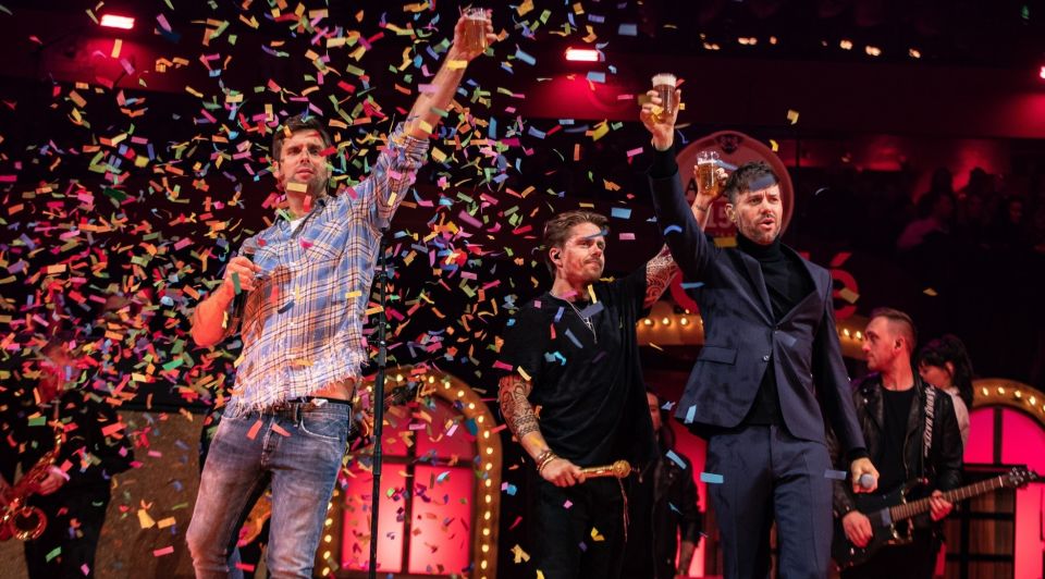 Vrienden amstel ahoy nick simon andre hazes liggend