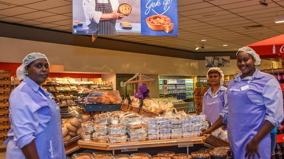 Gerard van der Tweel multimiljonair supermarkt supermarkten Suriname carriere1