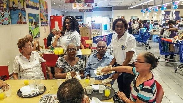 Gerard van der Tweel multimiljonair supermarkt supermarkten Suriname carriere 3