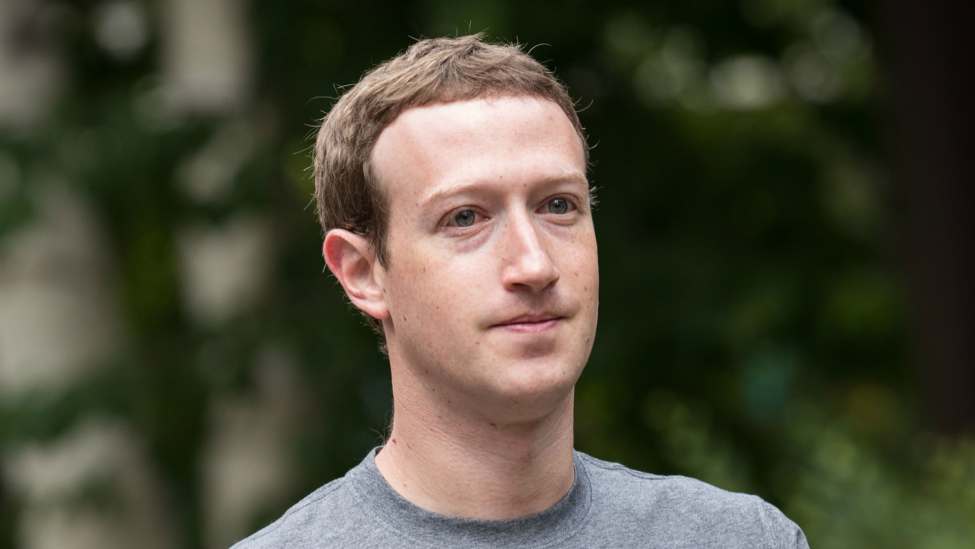 De rijkste man ter wereld heeft voor het eerst meer dan 100 miljard dollar YouTube