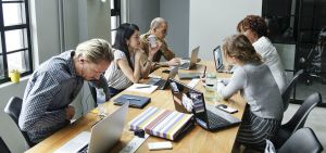 Salarisverhoging 125 vrouwen om loonkloof te dichten