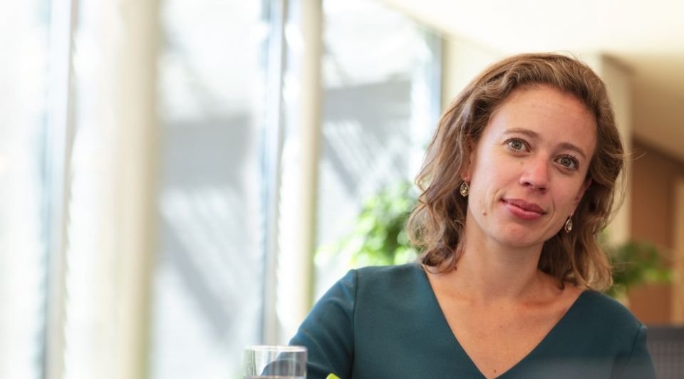 AK Portret Suzanne liggend