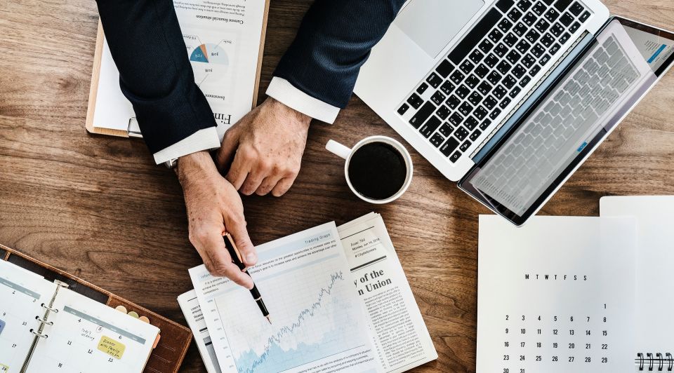 Agenda analysis business 990818