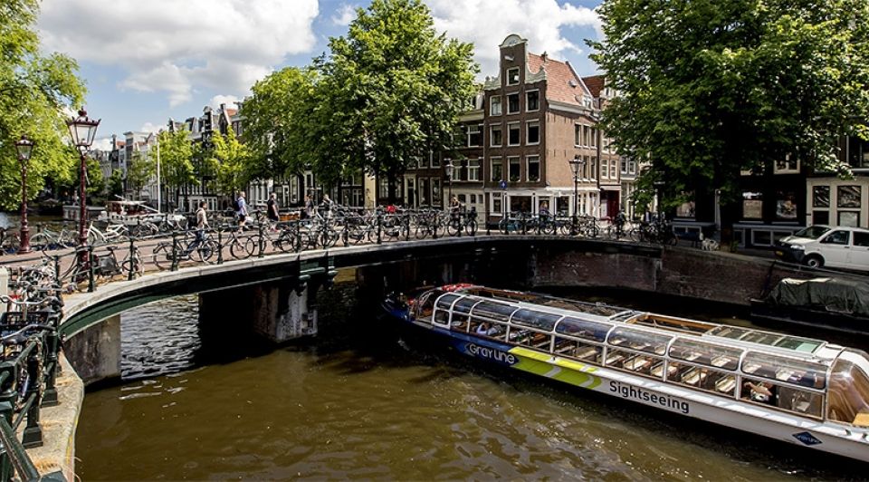 Amsterdam links liggen