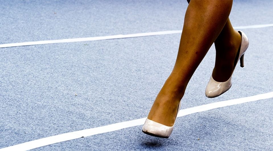 Hakken mantelpak weg ritsema seksisme